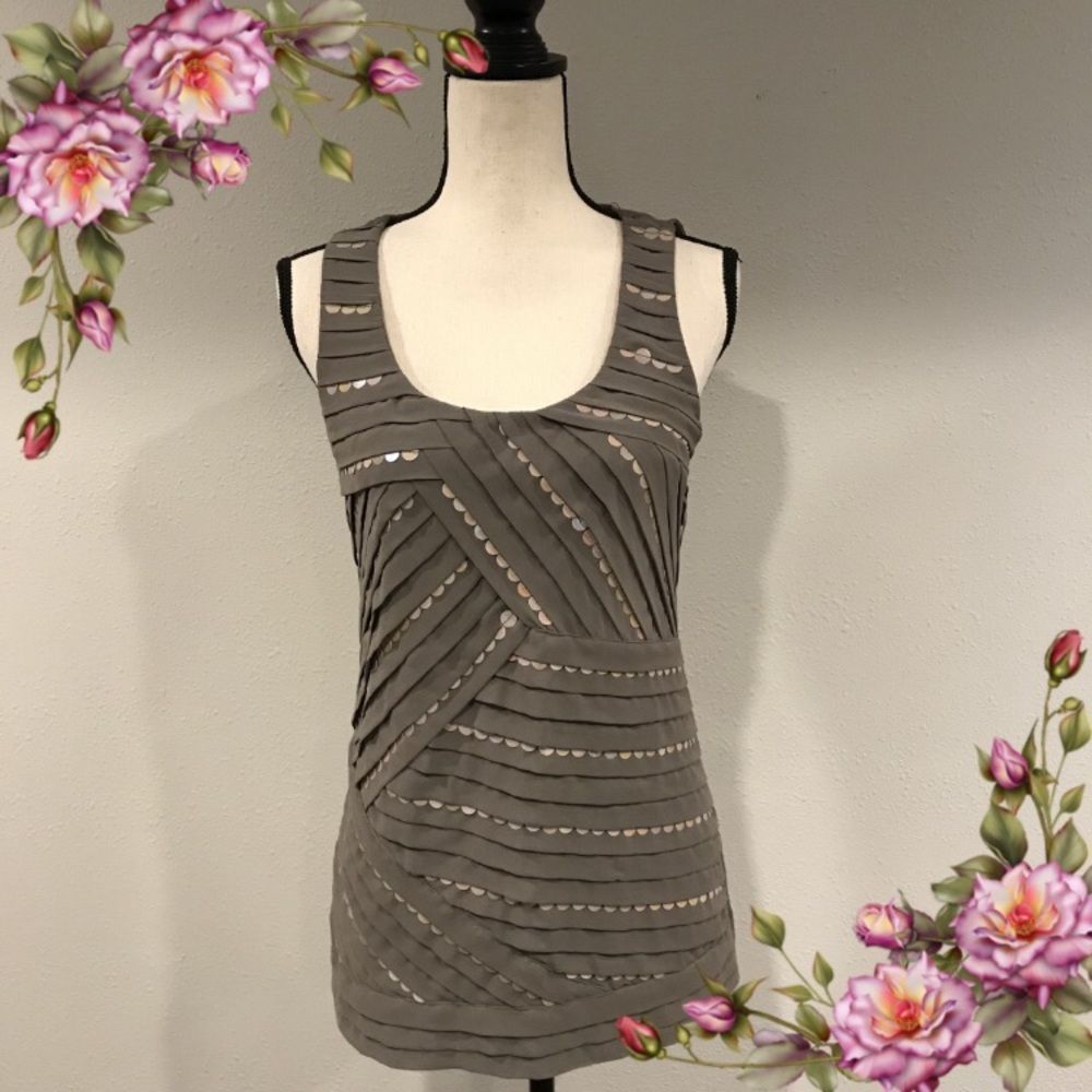 Cute sleeveless top with sequin details